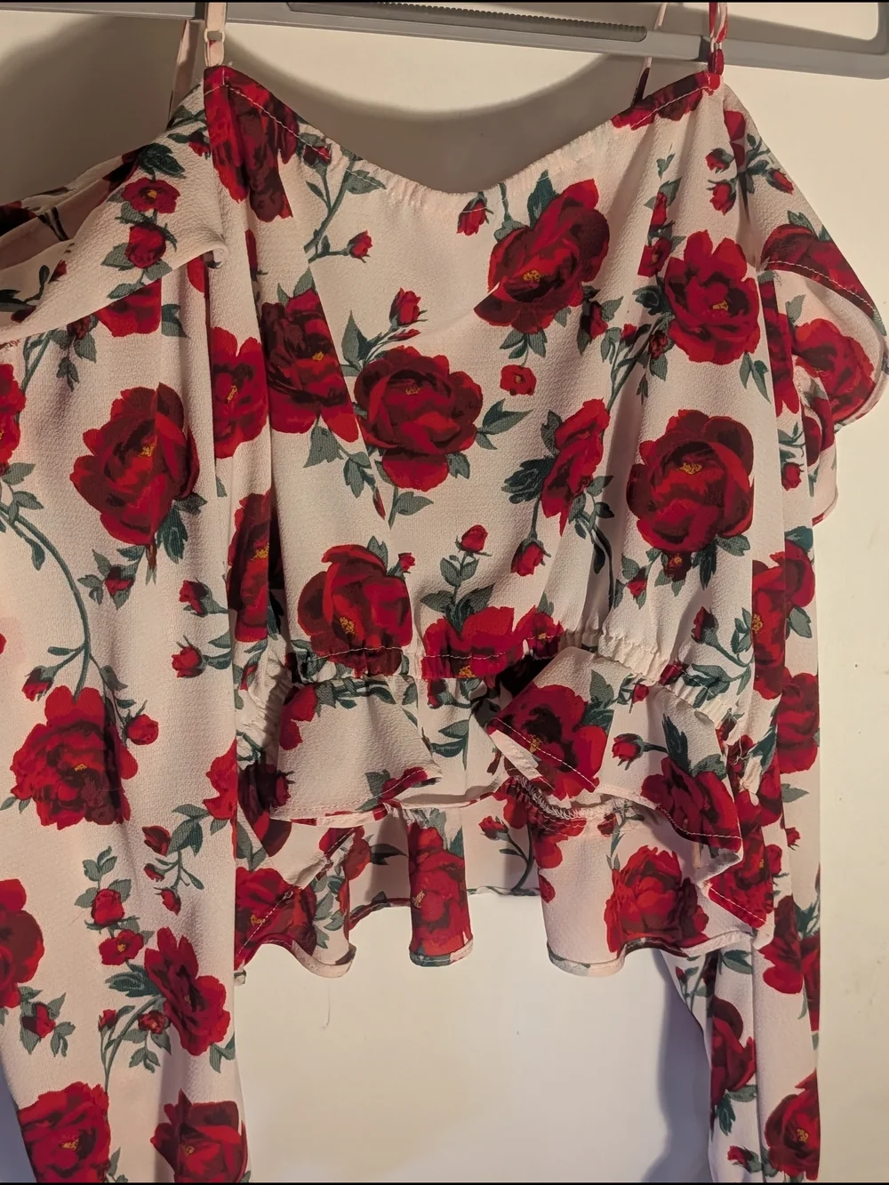 H&M Divided White Off-Shoulder Ruffled Crop Top with Red Rose Print Size 8 - Picture 2 of 7